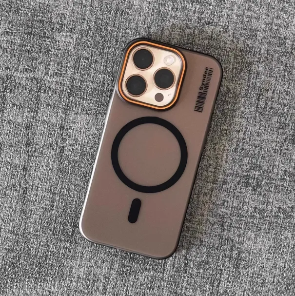 Magnetisch-adsorbiertes Eisnebel-Flüssigkeitsgehäuse Magsafe kompatibel für alle Modelle | Weicher Sand-PC-Mattfinish | Auswahl für mehrere Geräte wie iPhone 17 / 17 Pro Max | Dreifarbiger Kamera-Einsatz in Titangrau / Transparenz Weiß / Transparenz Schwarz | Paar- und Trendgehäuse, nahtlos dünn und stabil